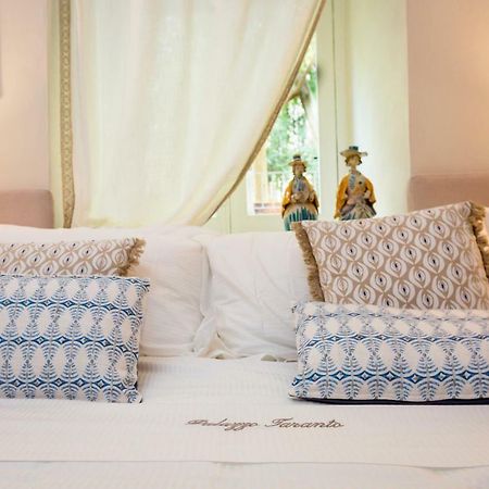 Palazzo Taranto Luxury Rooms Кальтаджироне Экстерьер фото