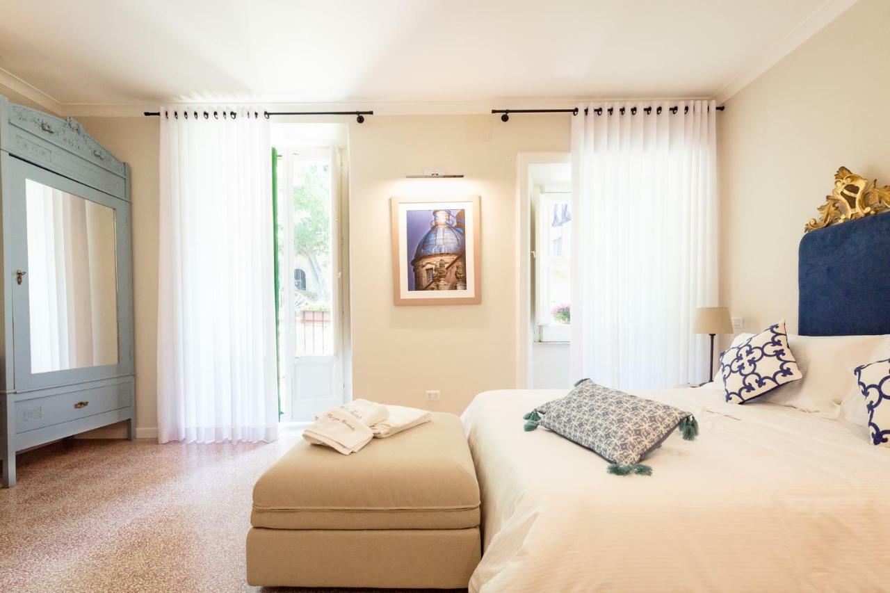 Palazzo Taranto Luxury Rooms Кальтаджироне Экстерьер фото