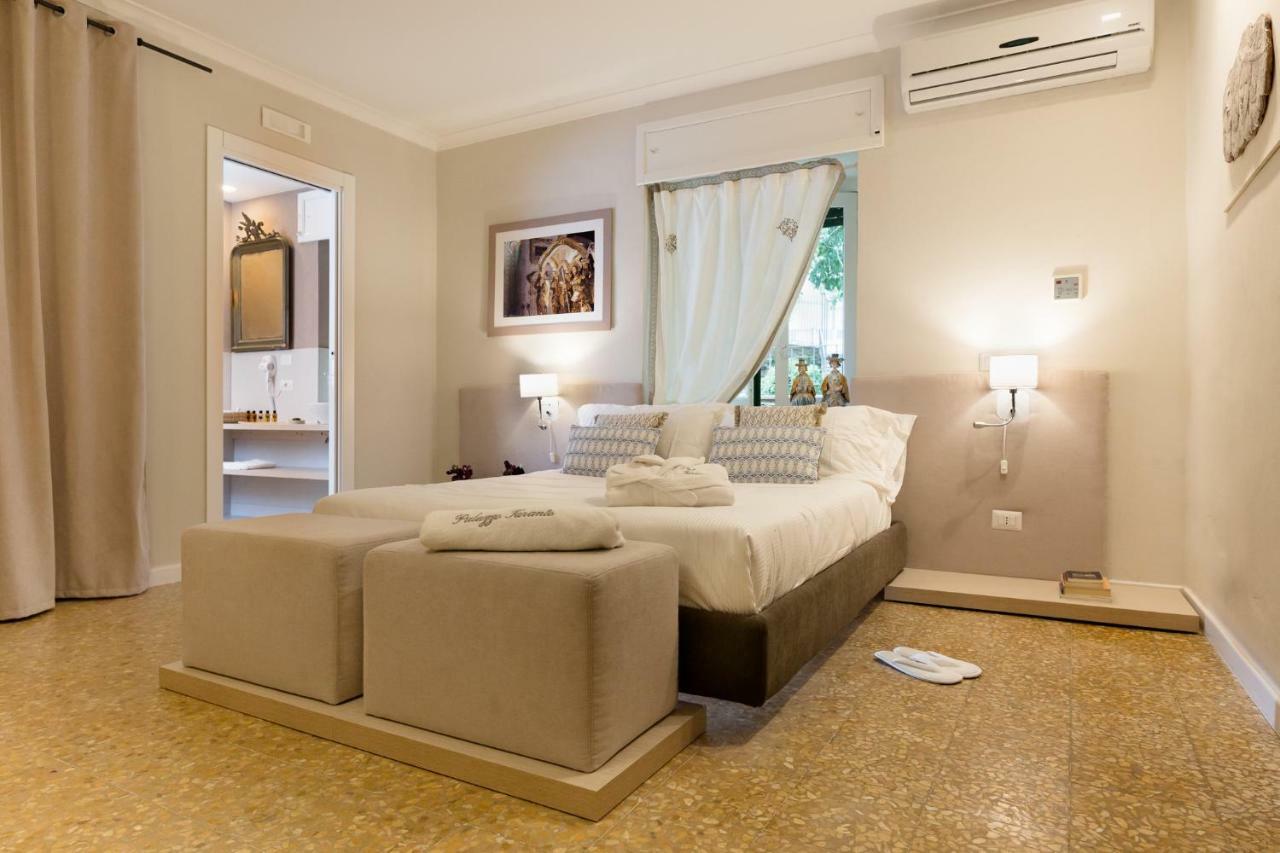 Palazzo Taranto Luxury Rooms Кальтаджироне Экстерьер фото